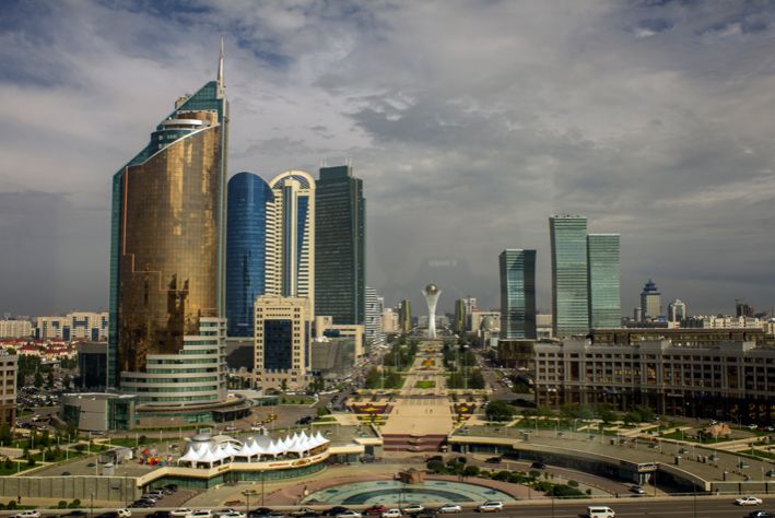 Kasachstans Hauptstadt Nur-Sultan strotzt vor Modernität. Doch die Regierung hat das Land in eine wirtschaftliche Abhängigkeit von China gebracht. Foto: Ben Dalton/Flickr CC BY 2.0.