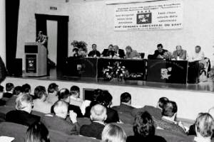 2001 - Gressan, 14-15 dicembre: XIII Congresso Confederale S.A.V.T., tavolo della presidenza, al podio il segretario Guido Corniolo. 'Le chemin du S.A.V.T. 1952-2002', 2002